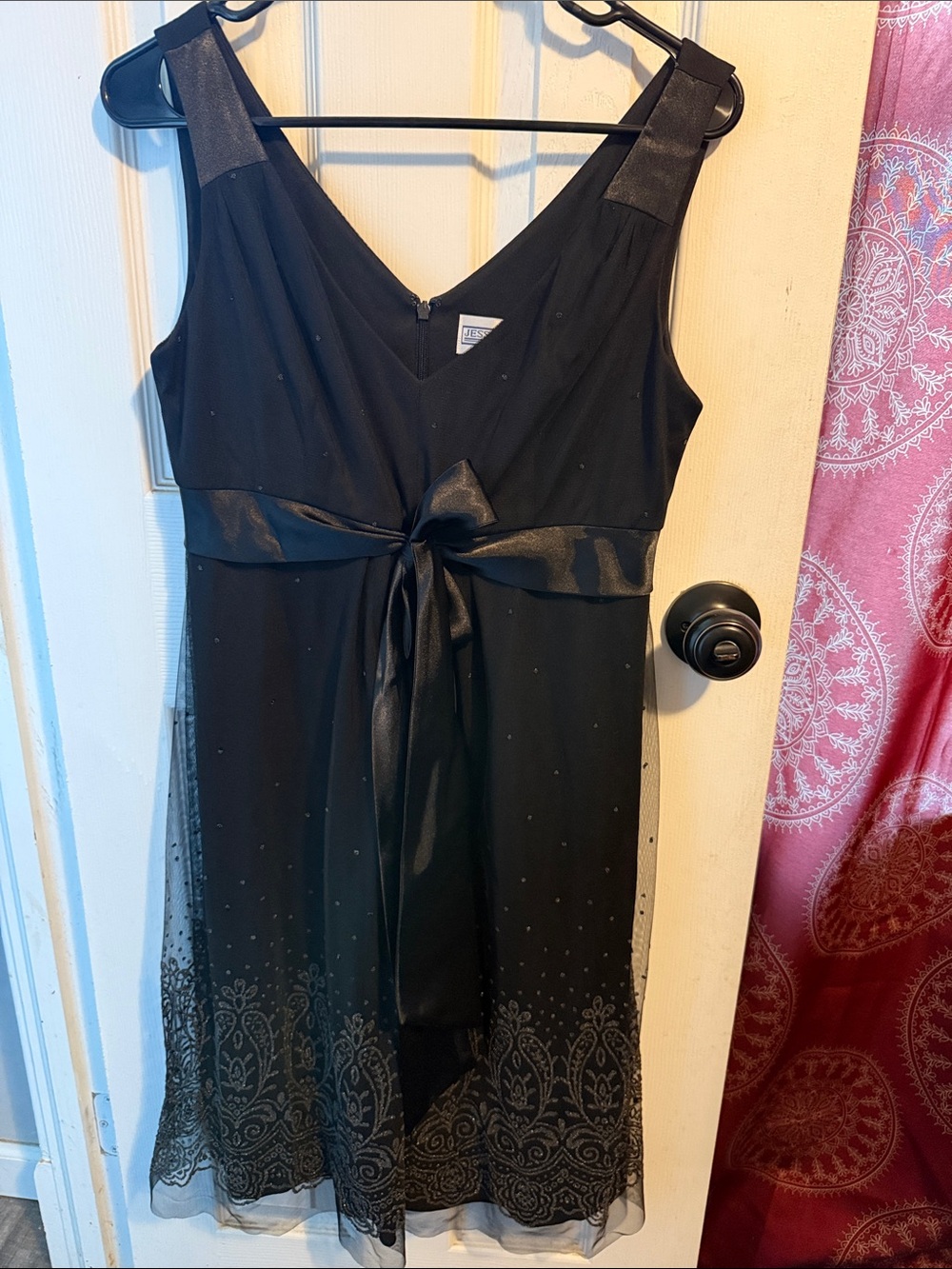 Jessica Howard Black V-Neck Midi Dress with Satin Tie